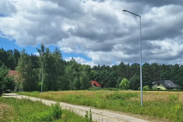 Nowe oświetlenie LED w Gminie Sieraków – zakończono prace na ul. Dębowej i Osiedlu Tęczowym