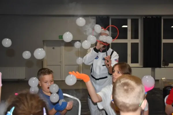 Magia baniek mydlanych – warsztaty pełne nauki i zabawy w GOK Chrzypsko Wielkie
