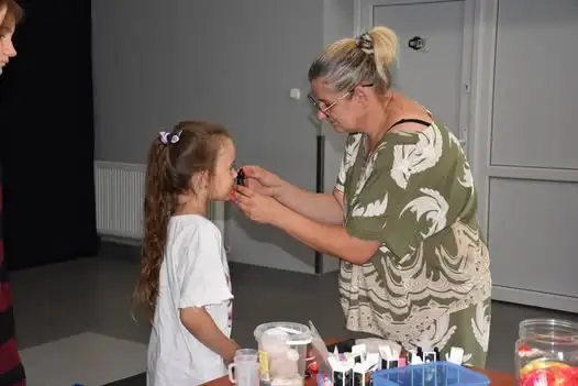 Warsztaty plastyczne „Świeczkowe Love” w ramach Akcji Wakacje