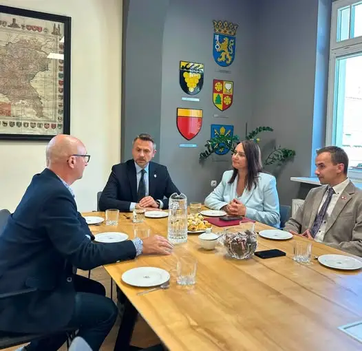 Wicewojewoda Wielkopolska z wizytą w gminie Międzychód – rozmowy o inwestycjach