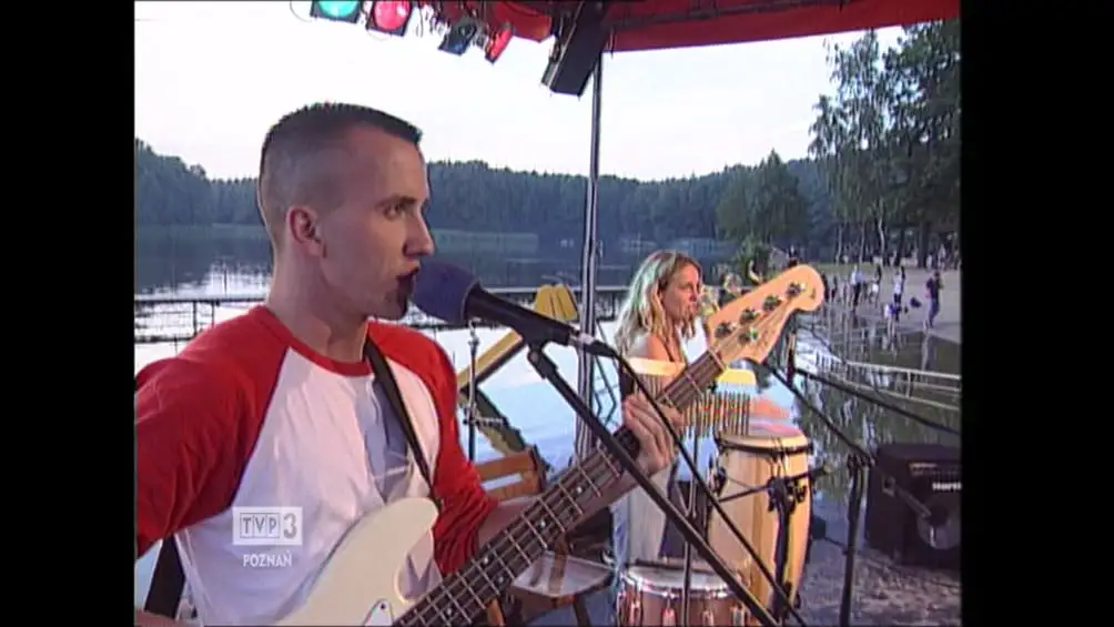 Wspomnienie pierwszego Festiwalu Szanty im. Teresy Remiszewskiej na plaży w Mierzynie
