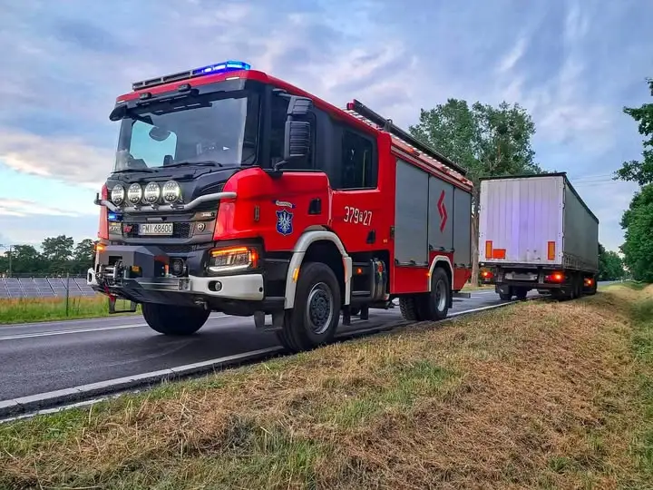 Pożar koła w naczepie ciężarówki na DK24 przed Przytoczną