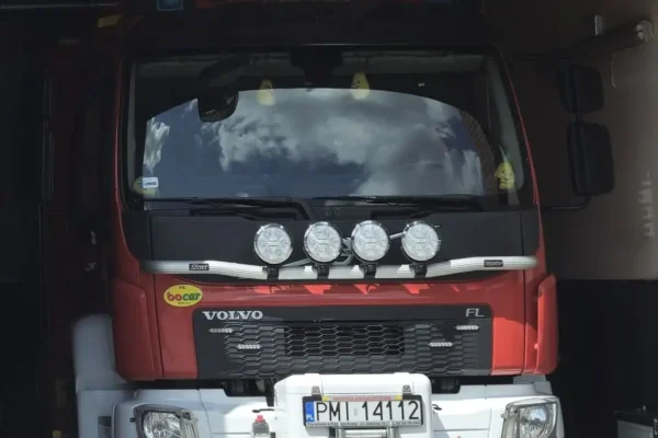 Interwencje strażaków z Międzychodu: pożary, wypadek i zabezpieczenie działań