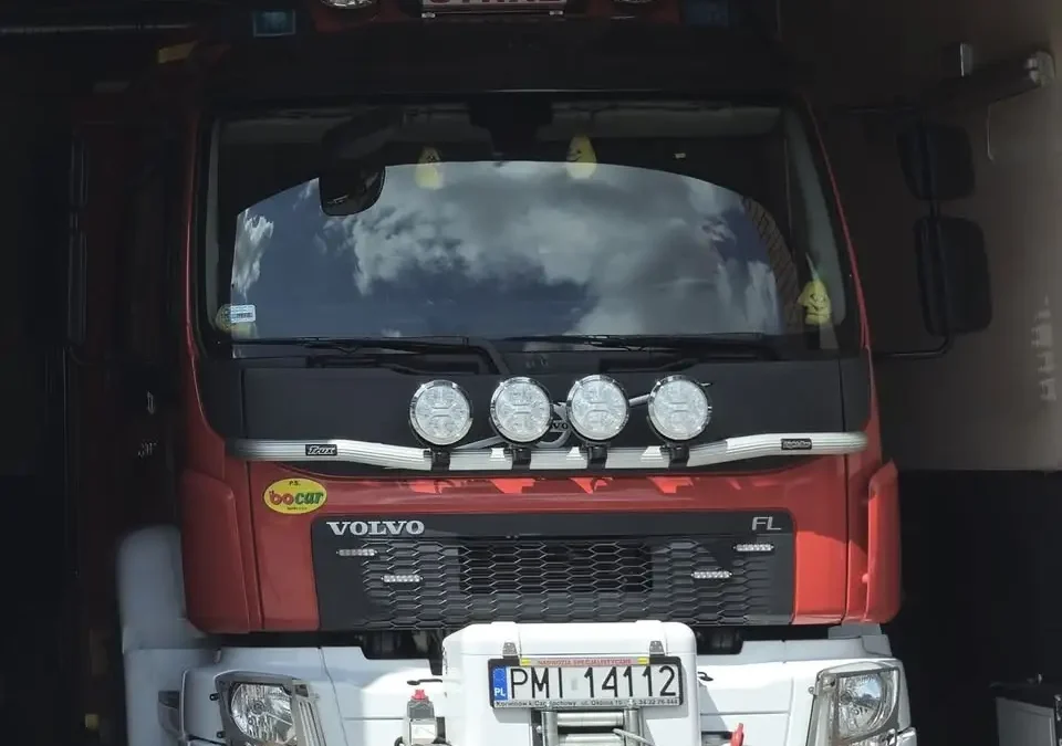 Interwencje strażaków z Międzychodu: pożary, wypadek i zabezpieczenie działań