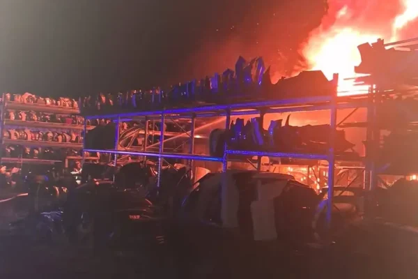 Pożar hali magazynowej w Międzychodzie – nocna akcja strażaków