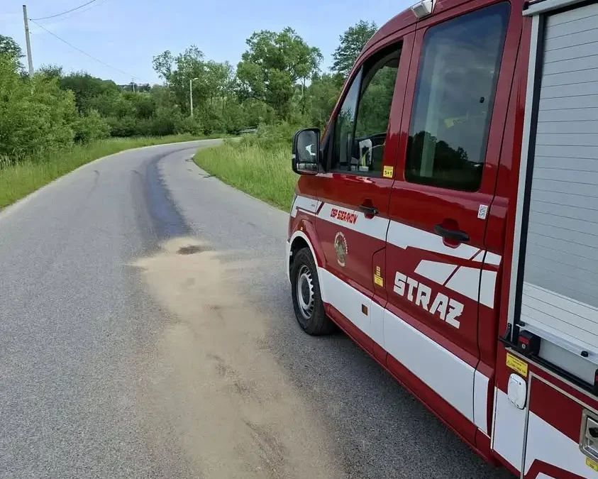 OSP Sieraków interweniowała przy usuwaniu substancji ropopochodnej