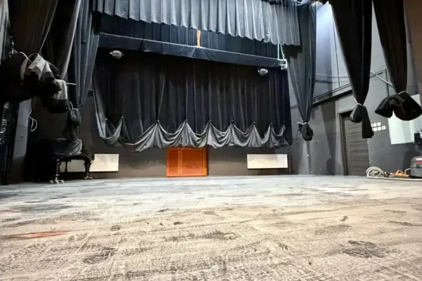Scena w Centrum Animacji Kultury w Międzychodzie przechodzi metamorfozę