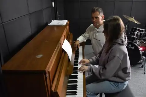 Nauka gry na pianinie w GOK Chrzypsko Wielkie – trwają zapisy na zajęcia indywidualne