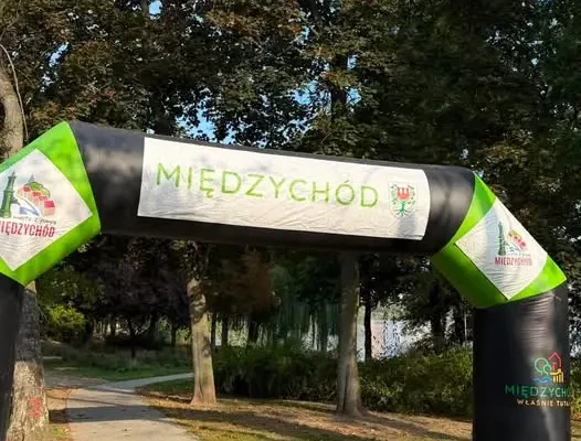 VI Bieg Niepodległej w Międzychodzie – sportowa rywalizacja nad jeziorem
