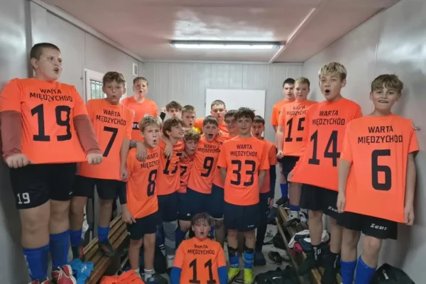 Trampkarz młodszy Warty Międzychód wygrywa z LZS Gminy Obrzycko 2:1