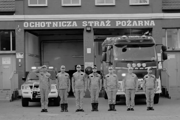 Hołd dla strażaków PSP po tragicznym pożarze – OSP Międzychód oddała cześć